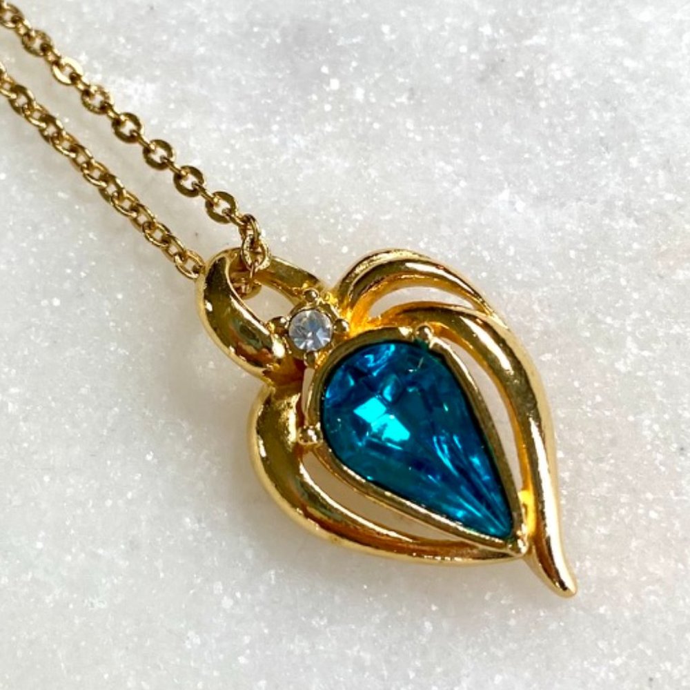 Avon Glass Gold Tone Necklace